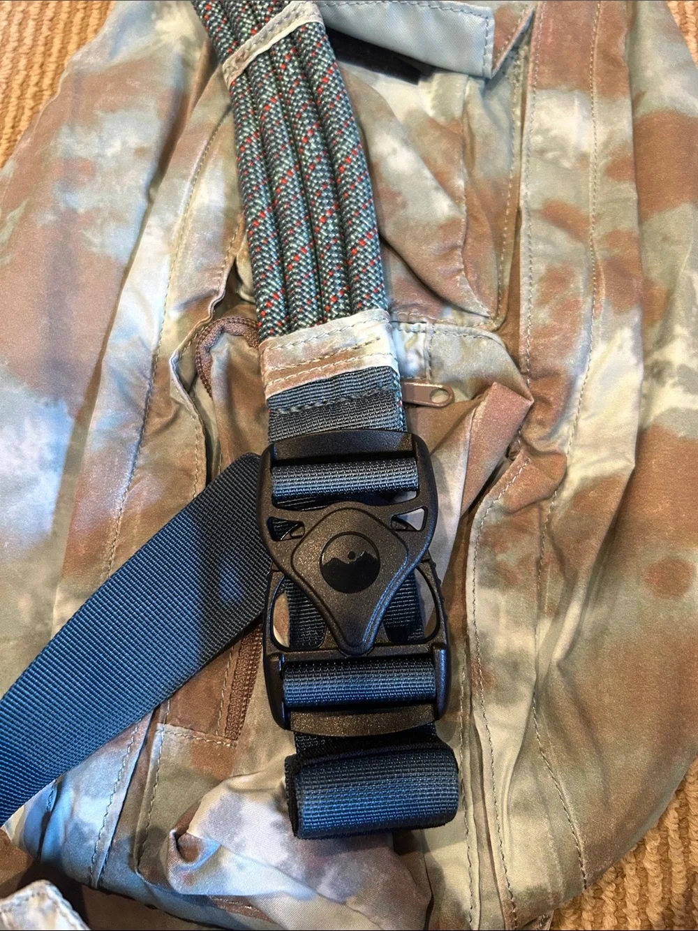 NWT KAVU Sage and Tan Tie-Dye Rope Sack in wave tie dye